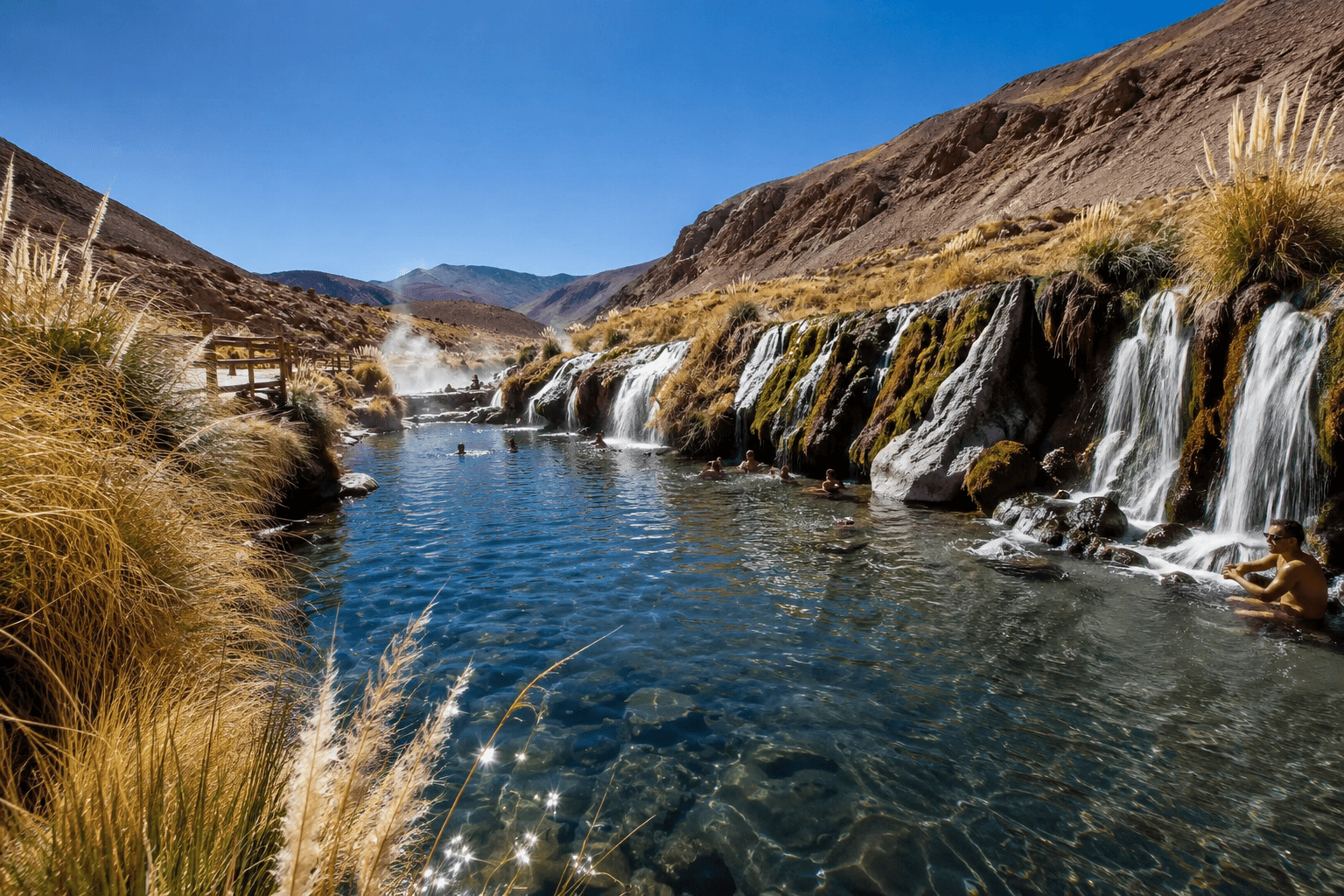 iscinas naturais de águas termais das Termas de Puritama escondidas em um cânion no Deserto do Atacama